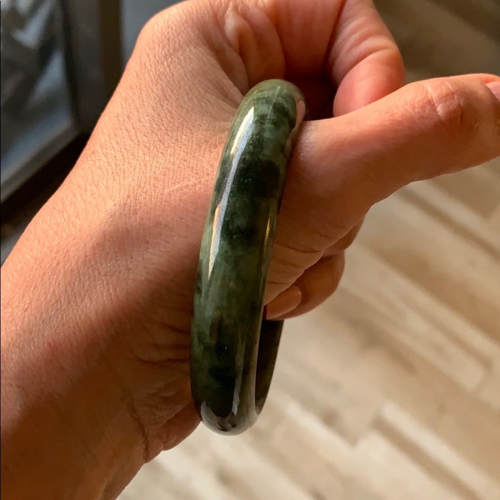 100% authentic Jade stone carved bracelet. One Sz